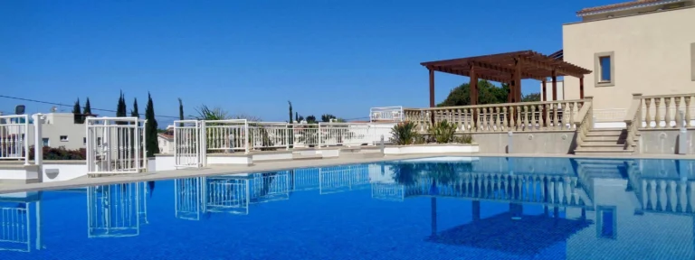 3 Bedroom Apartment for Sale in Paphos – Universal