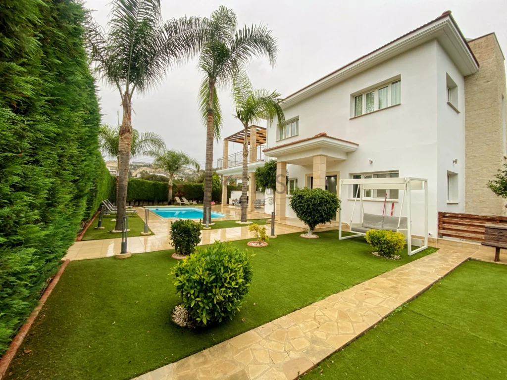 5 Bedroom House for Rent in Agios Tychonas, Limassol District