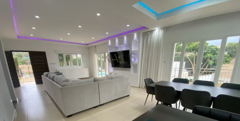 Дом с 5 спальнями в аренду в Агиос Тихонас, район Лимассола