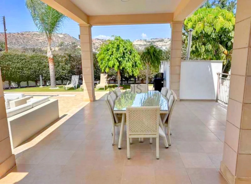 Дом с 5 спальнями в аренду в Агиос Тихонас, район Лимассола