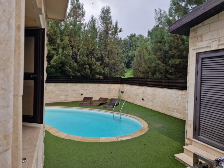 5 Bedroom House for Sale