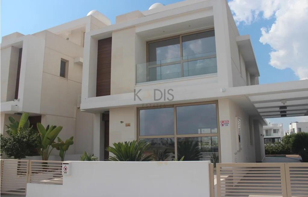 4 Bedroom House for Sale in Livadia Larnakas, Larnaca District